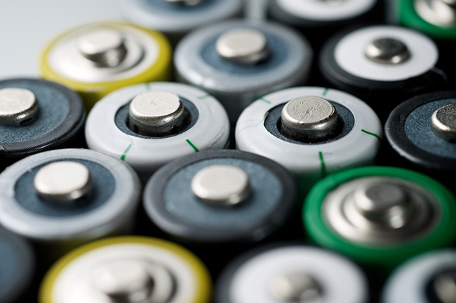 Illustrasjonsbilde av masse batterier.foto